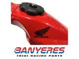Adhesivo ala de Honda negro para depósito gasolina Montesa cota 4RT, medidas 4cm  X 3 cm.