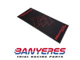 Alfombra original Montesa Honda material 50/50 de poliéster y PVC. Medida 1800mm x 750mm. Diseño Montesa en rojo y negro.